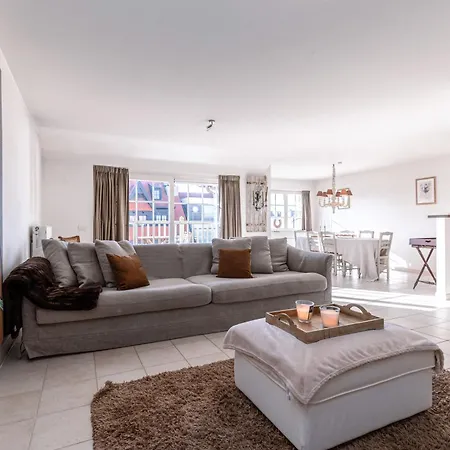 公寓 Charming Spacious Duplex Apt With Private Parking In