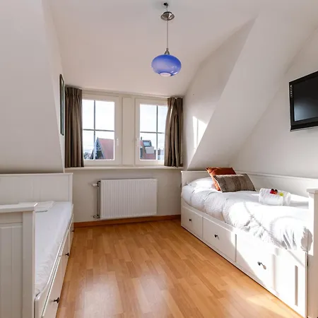 公寓 Charming Spacious Duplex Apt With Private Parking In