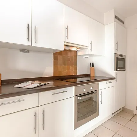 公寓 Charming Spacious Duplex Apt With Private Parking In 克诺克－海斯特